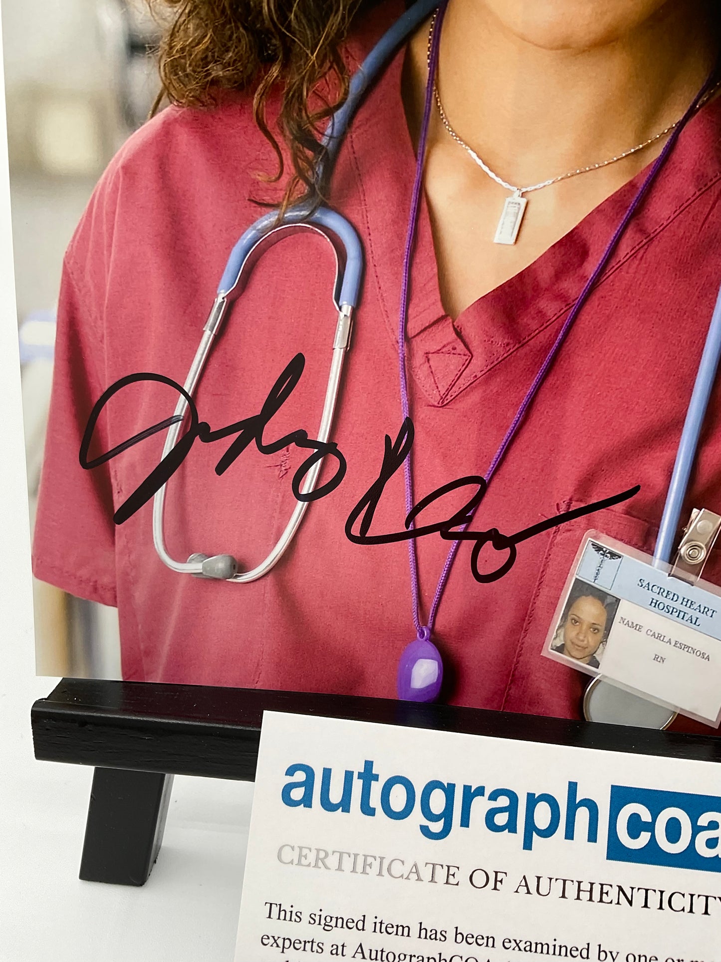 Judy Reyes Scrubs signed 8x10 ACOA