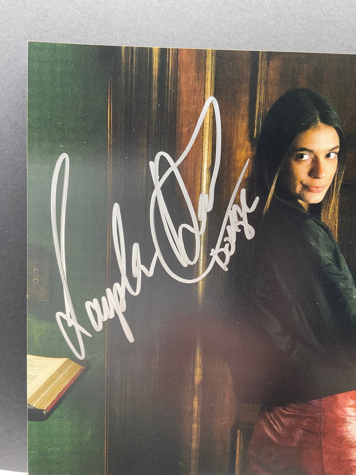 Laysla De Oliveira Locke and Key Dodge Inscription signed 8x10 ACOA