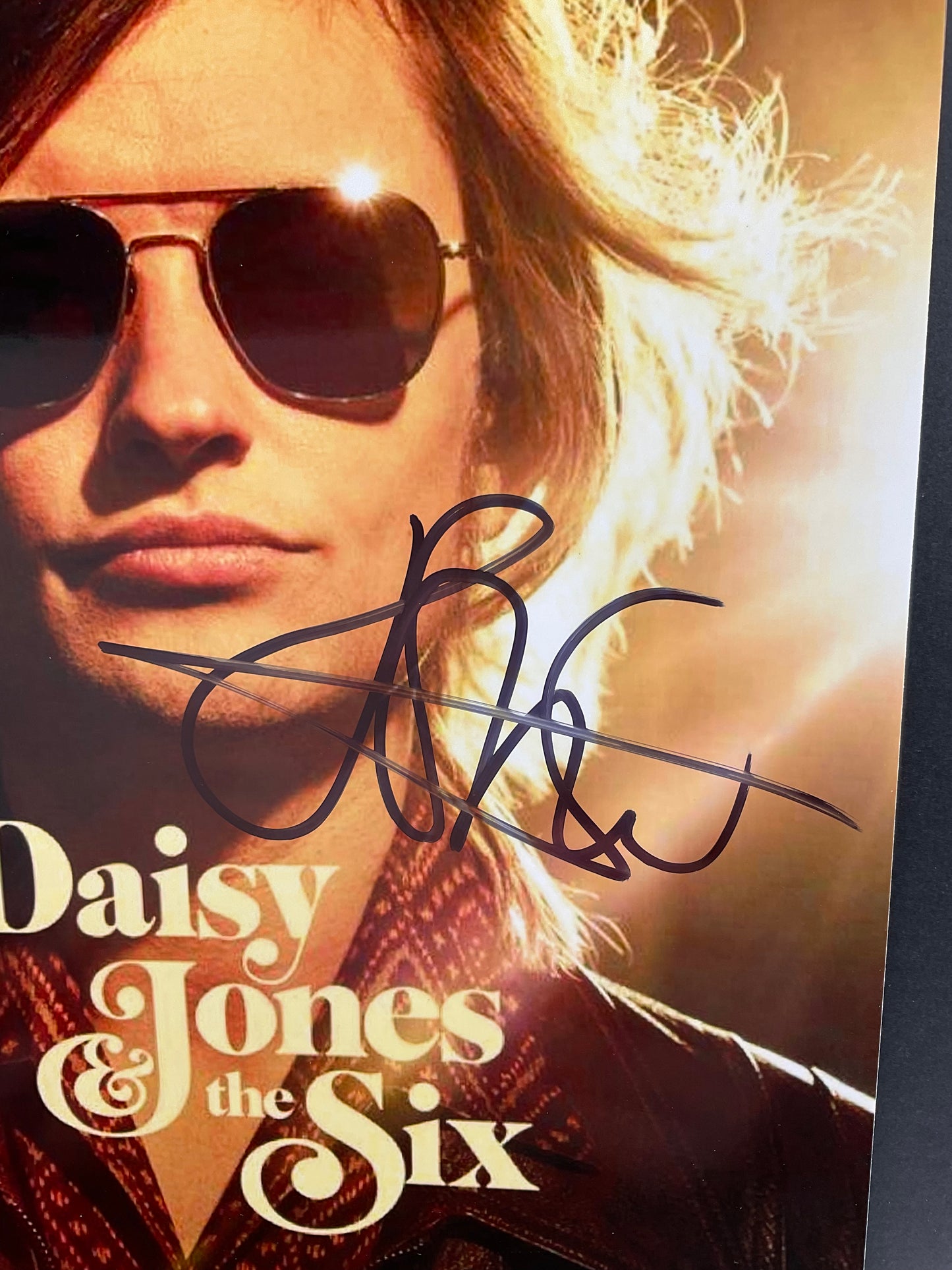 Josh Whitehouse Daisy Jones & The Six signed 8x10 ACOA