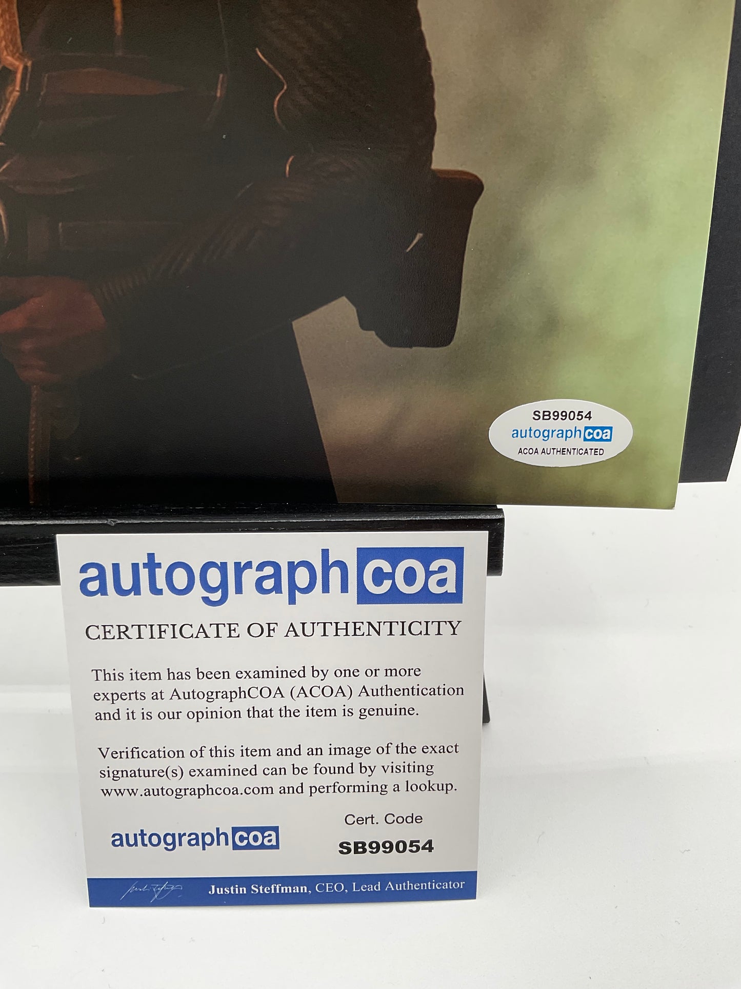 Ritu Arya Umbrella Academy signed 8x10 ACOA