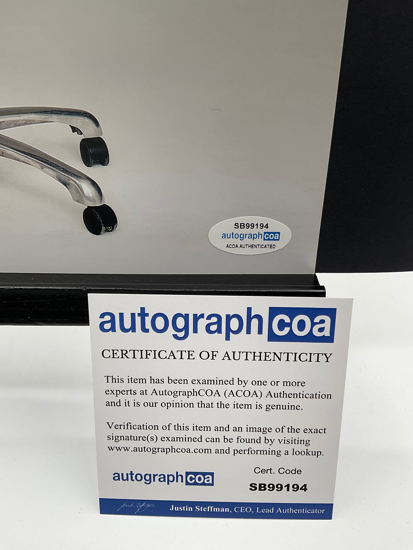Katie Couric Glasses Posed signed 8x10 ACOA