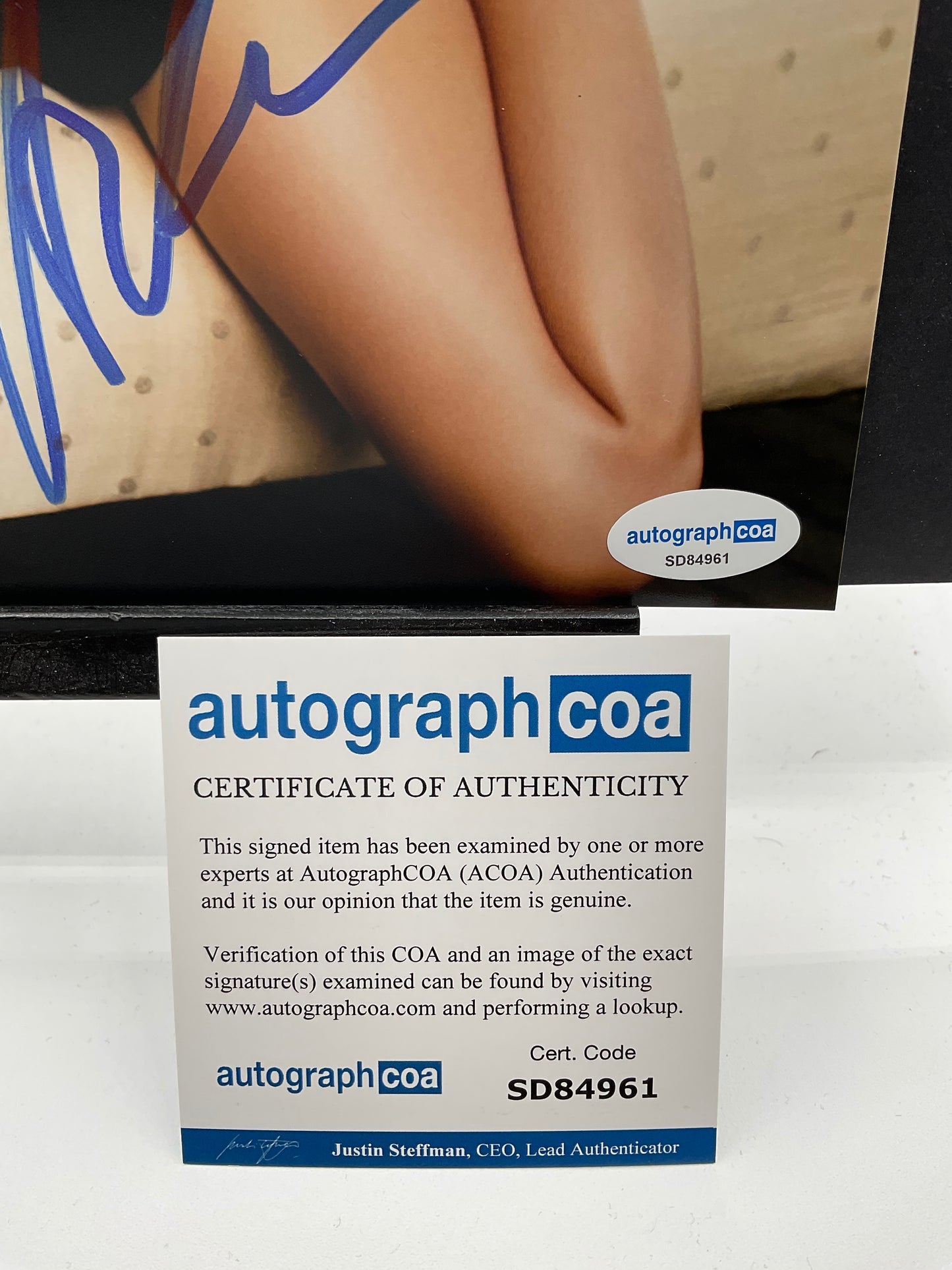 Alison Brie Sexy signed photo 8x10 ACOA