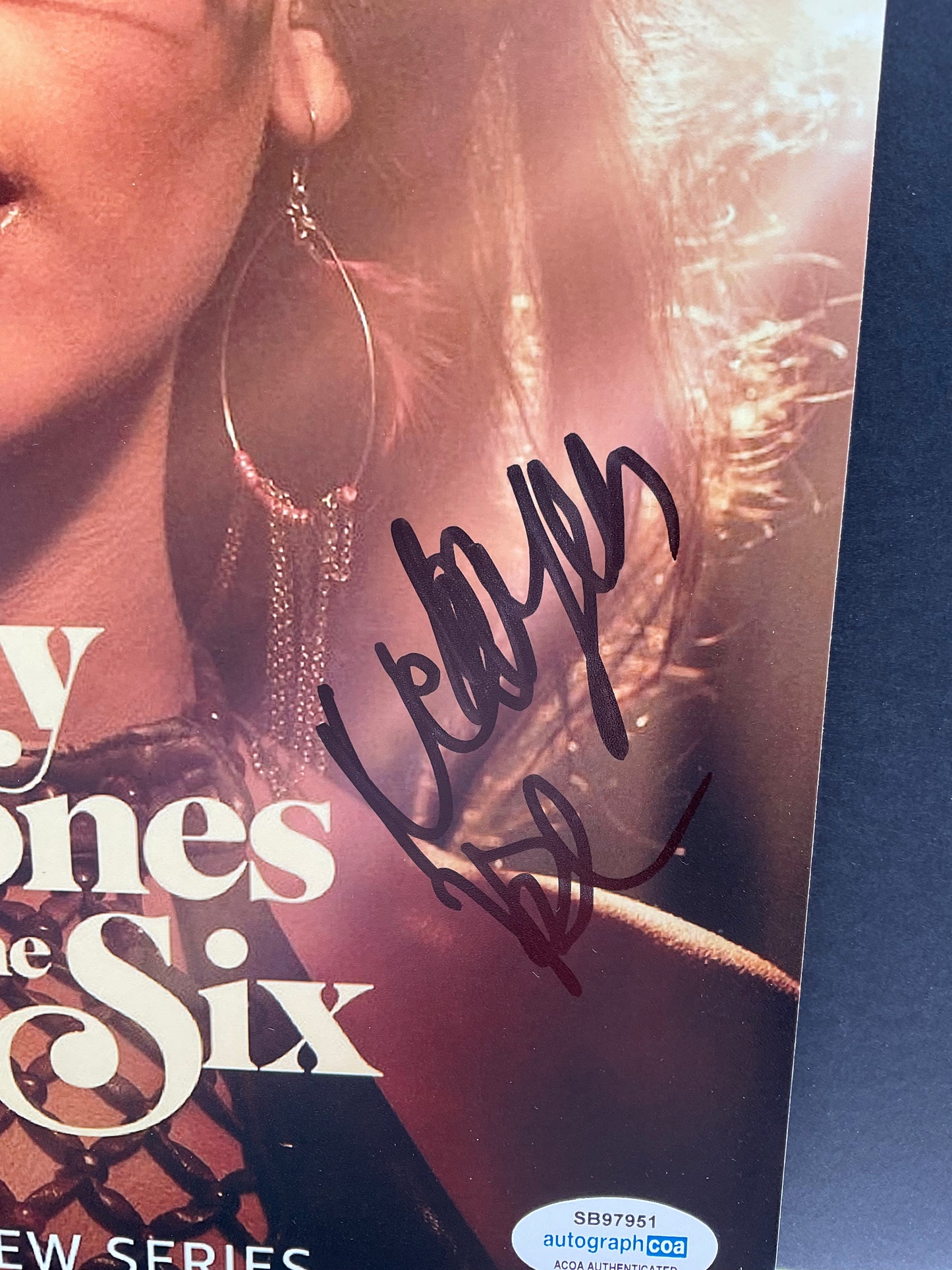 Nabiyah Be Daisy Jones & The Six signed 8x10 ACOA