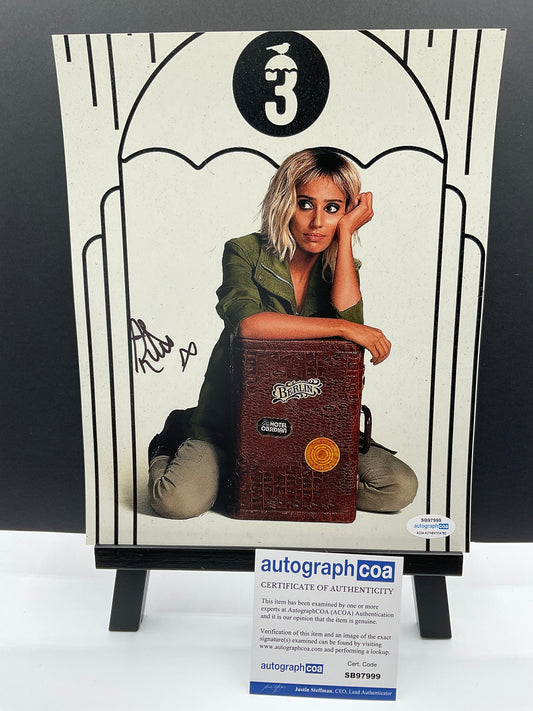 Ritu Arya Umbrella Academy signed 8x10 ACOA