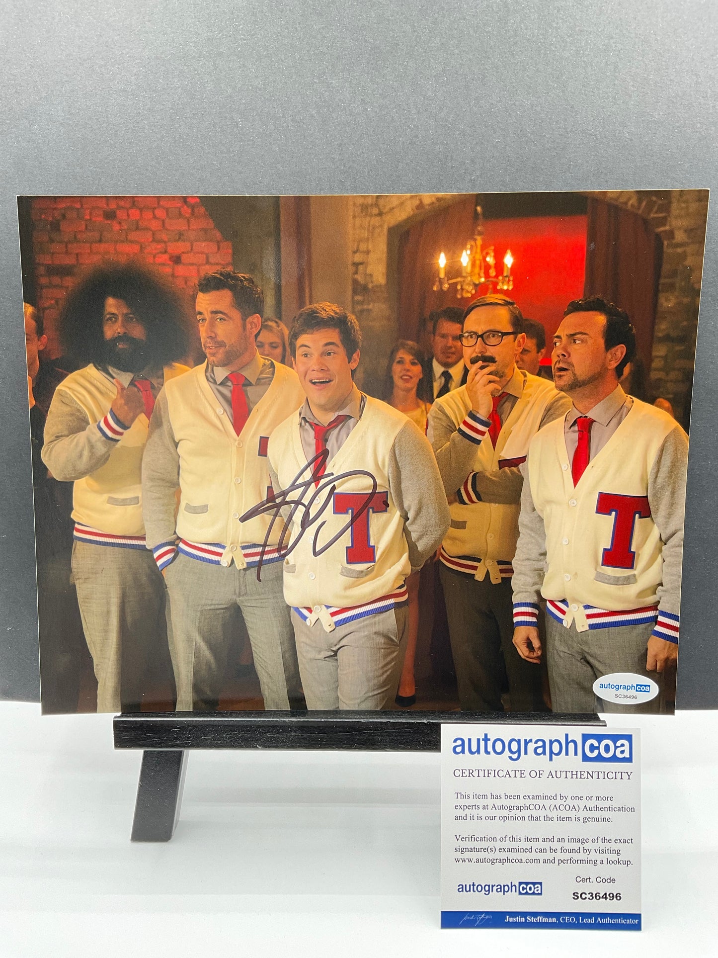 Adam Devine Pitch Perfect signed 8x10 ACOA