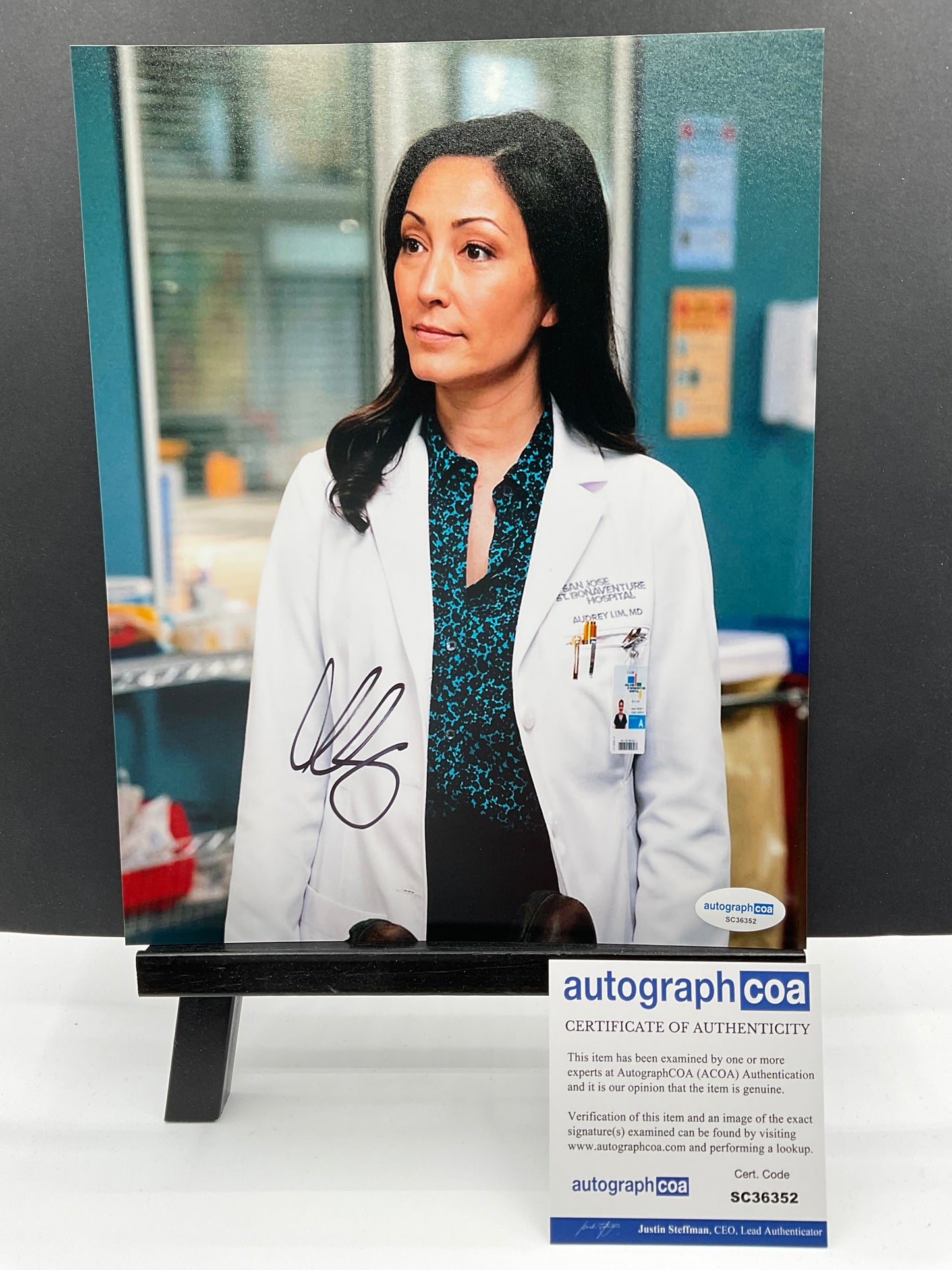 Christina Chang The Good Doctor signed 8x10 ACOA