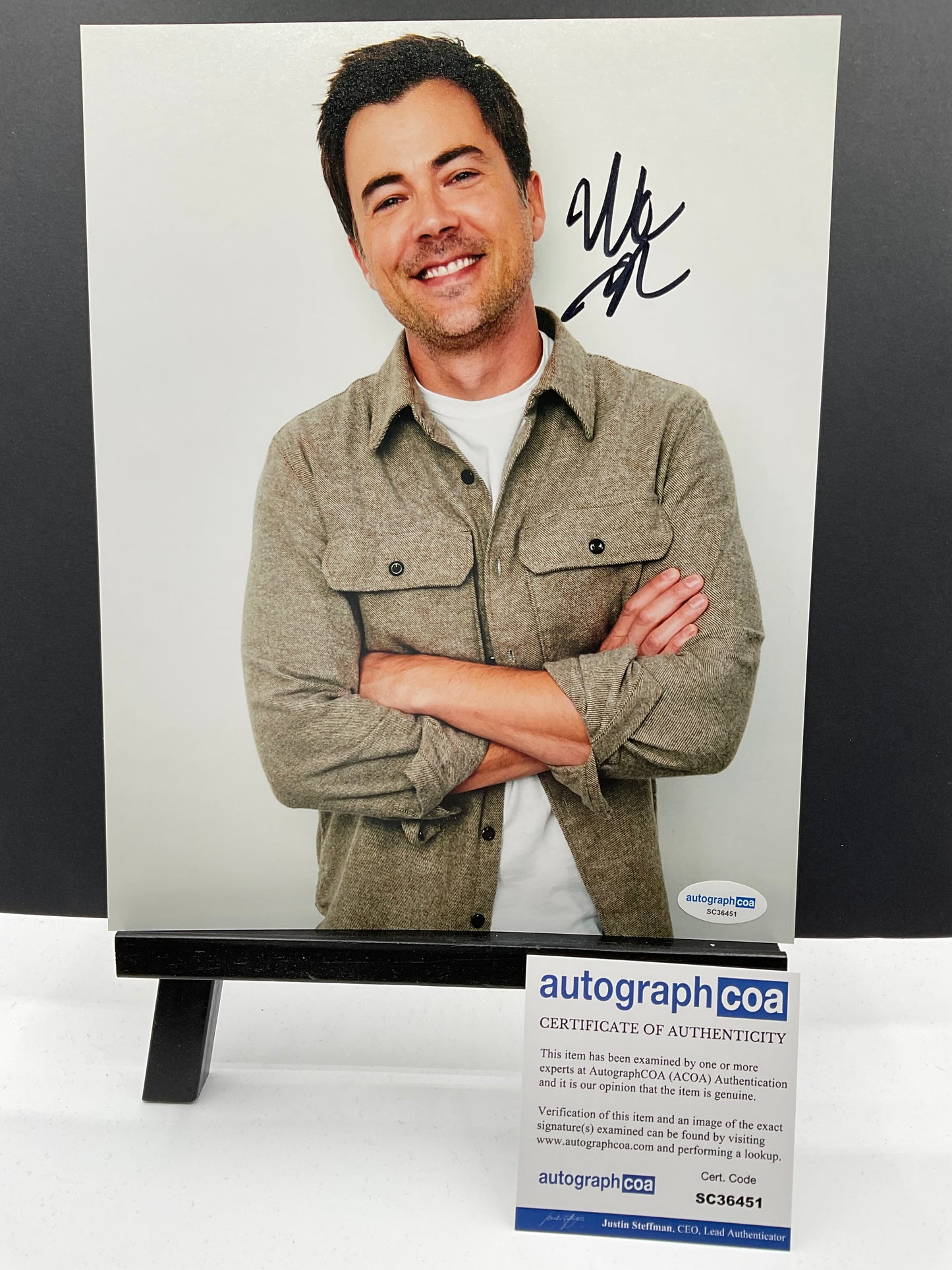 Matt Long Manifest signed photo 8x10 ACOA