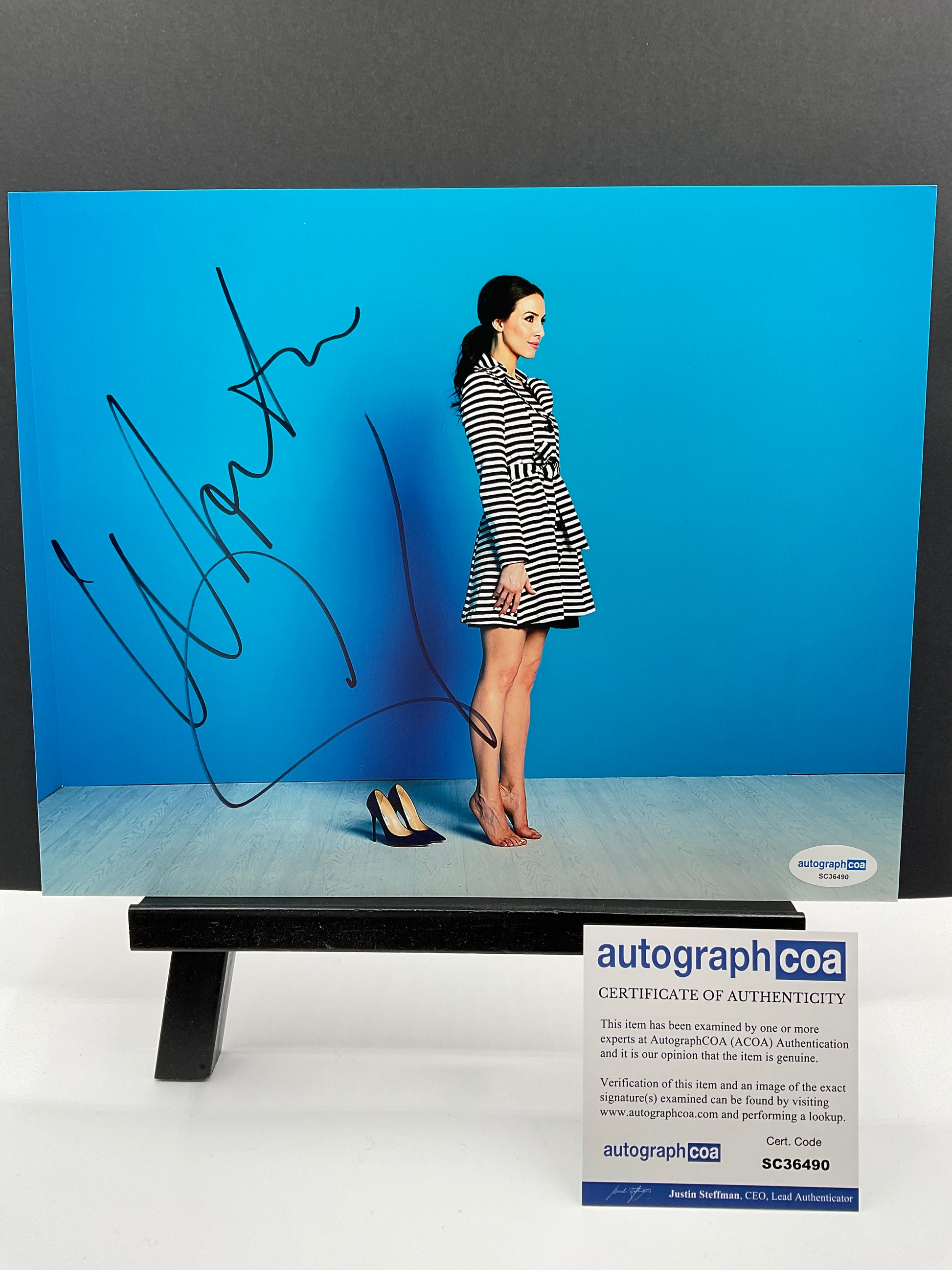 Whitney Cummings Feet signed photo 8x10 ACOA – mrmemento