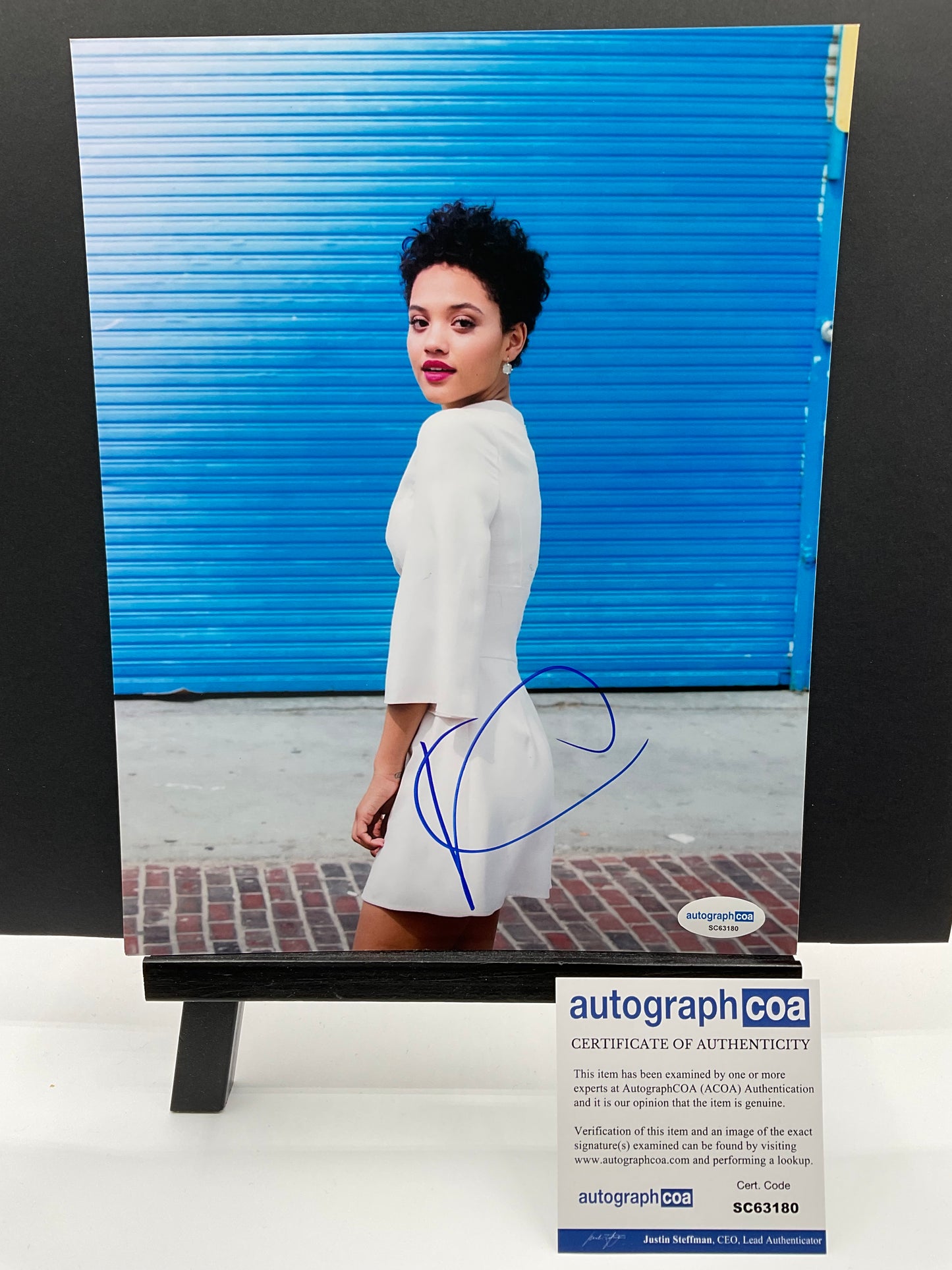 Kiersey Clemons signed 8x10 ACOA Photo Shoot Justice League