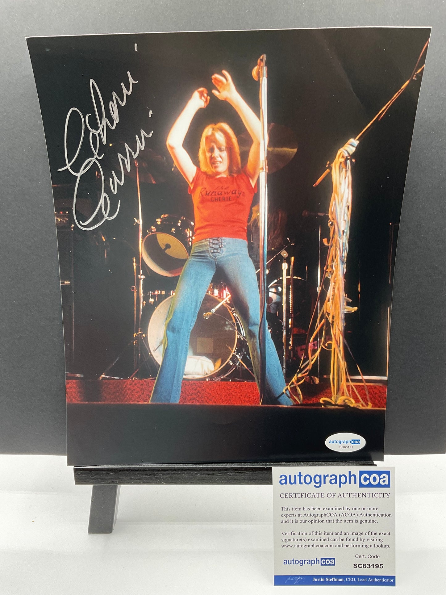 Cherie Currie signed The Runaways 8x10 ACOA