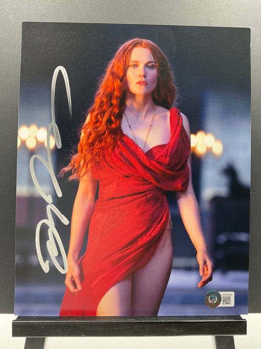 Lucy Lawless Spartacus signed Photo 8x10 Beckett