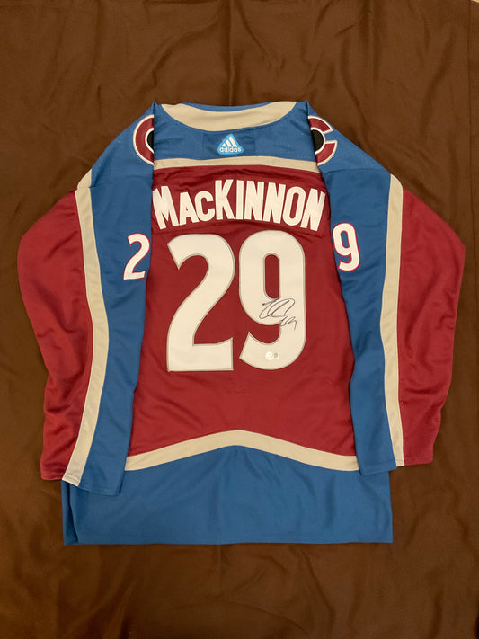 Nathan MacKinnon Colorado Avalanche signed Jersey Beckett