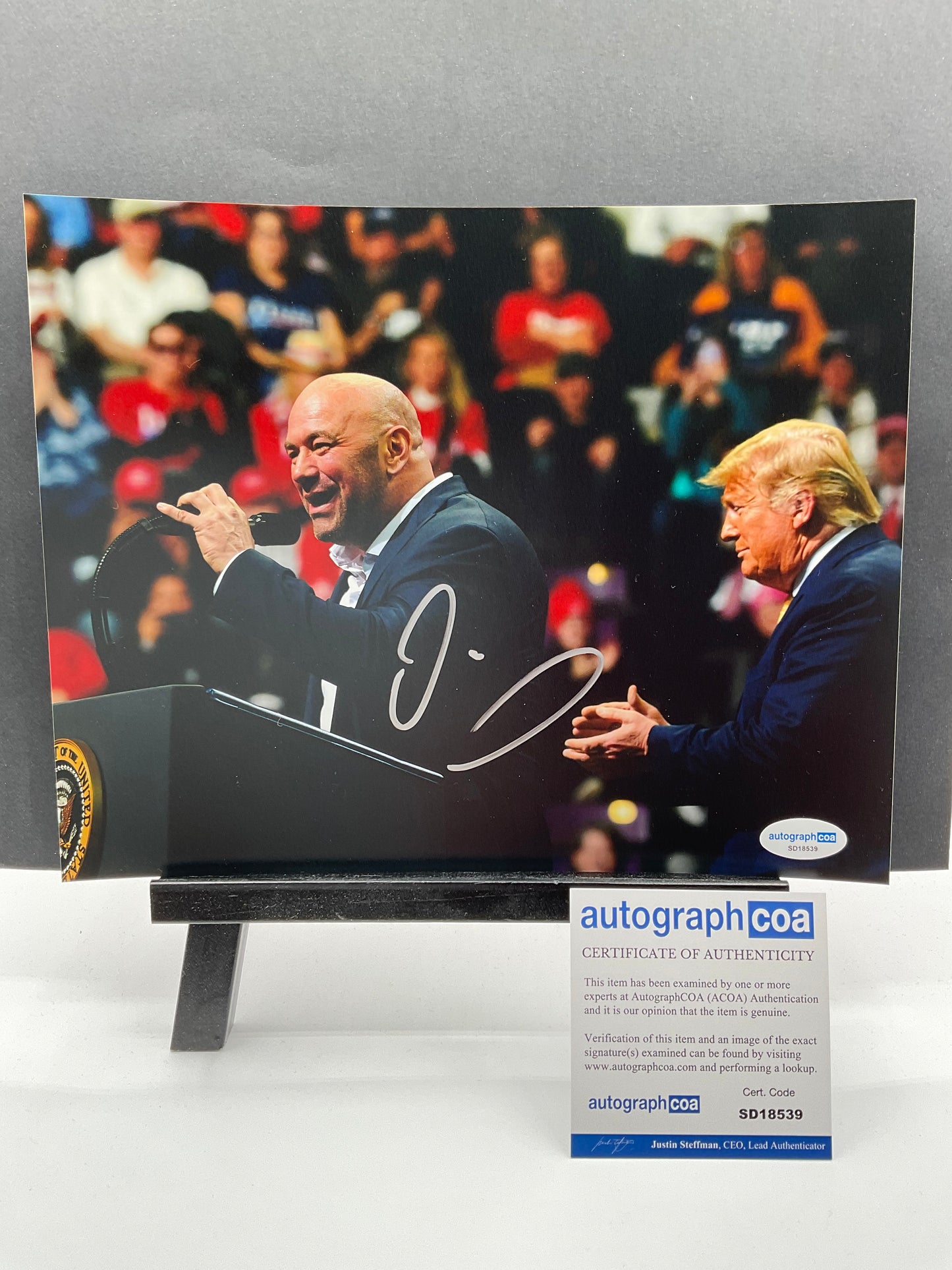 Dana White UFC signed photo 8x10 Donald Trump ACOA