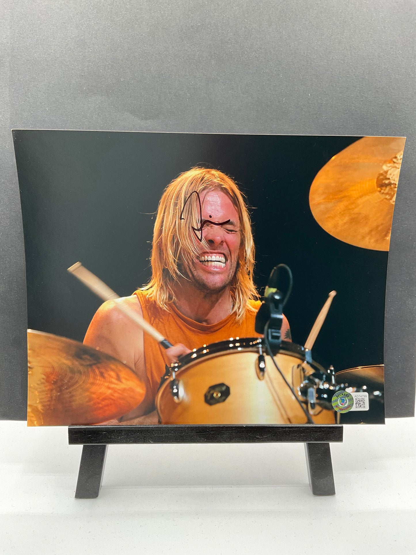 Taylor Hawkins Foo Fighters signed photo 8x10 Beckett RIP