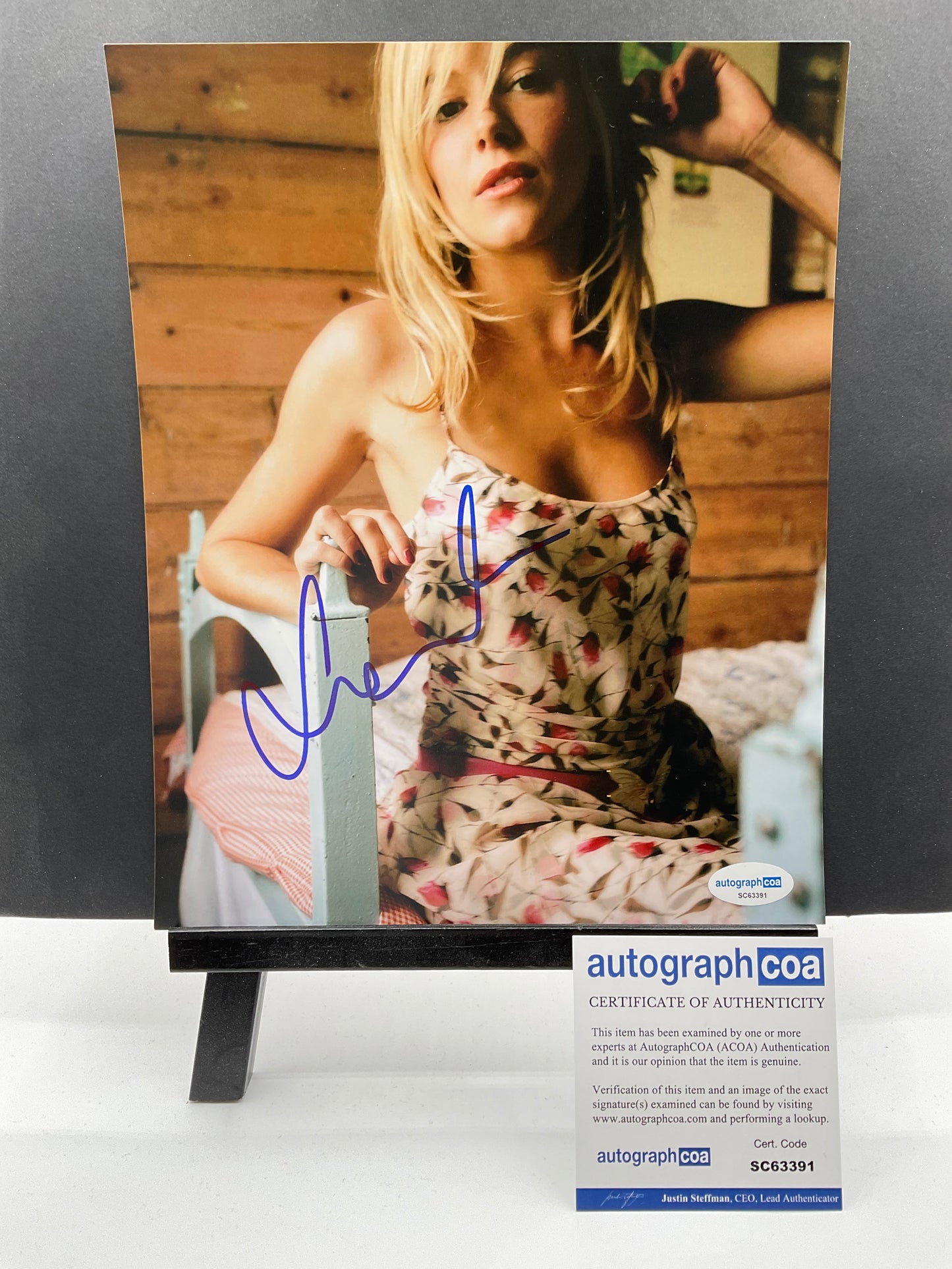 Sienna Miller Sexy signed photo 8x10 ACOA Photoshoot Dress