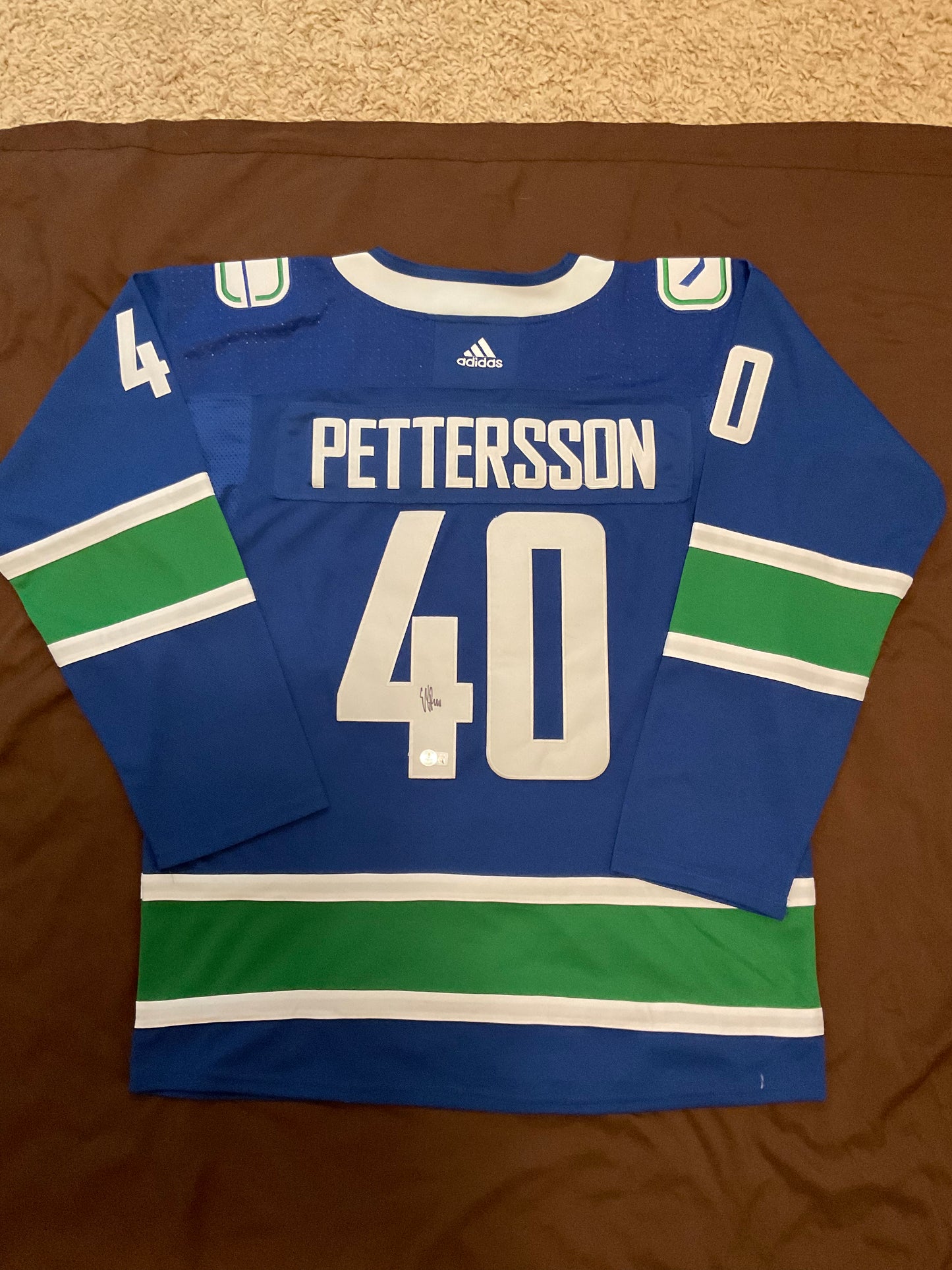 Elias Pettersson Vancouver Canucks signed Jersey Beckett
