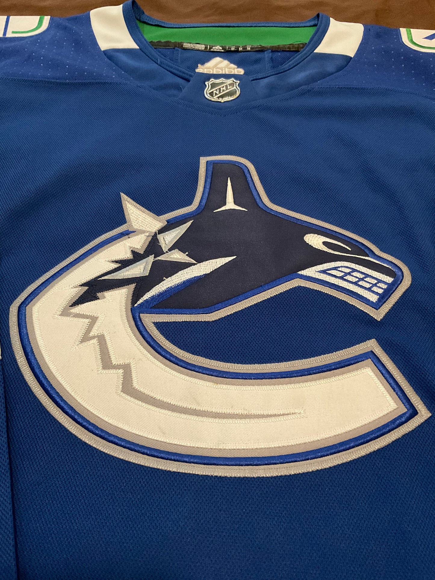 Elias Pettersson Vancouver Canucks signed Jersey Beckett