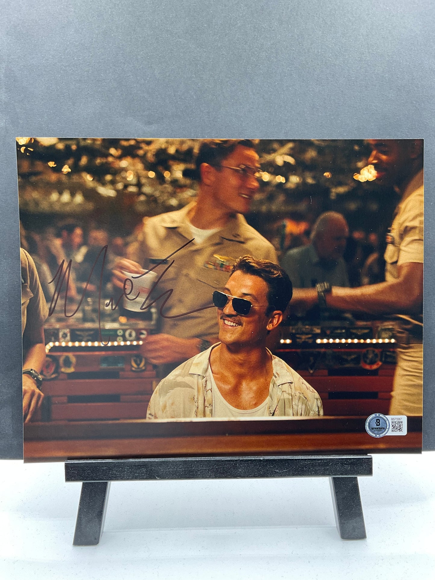 Miles Teller Top Gun Maverick signed photo 8x10 Beckett