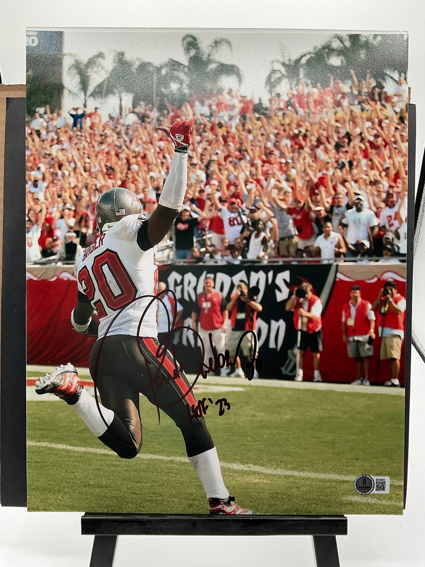 Ronde Barber Buccaneers signed photo 11x14 Beckett NFL