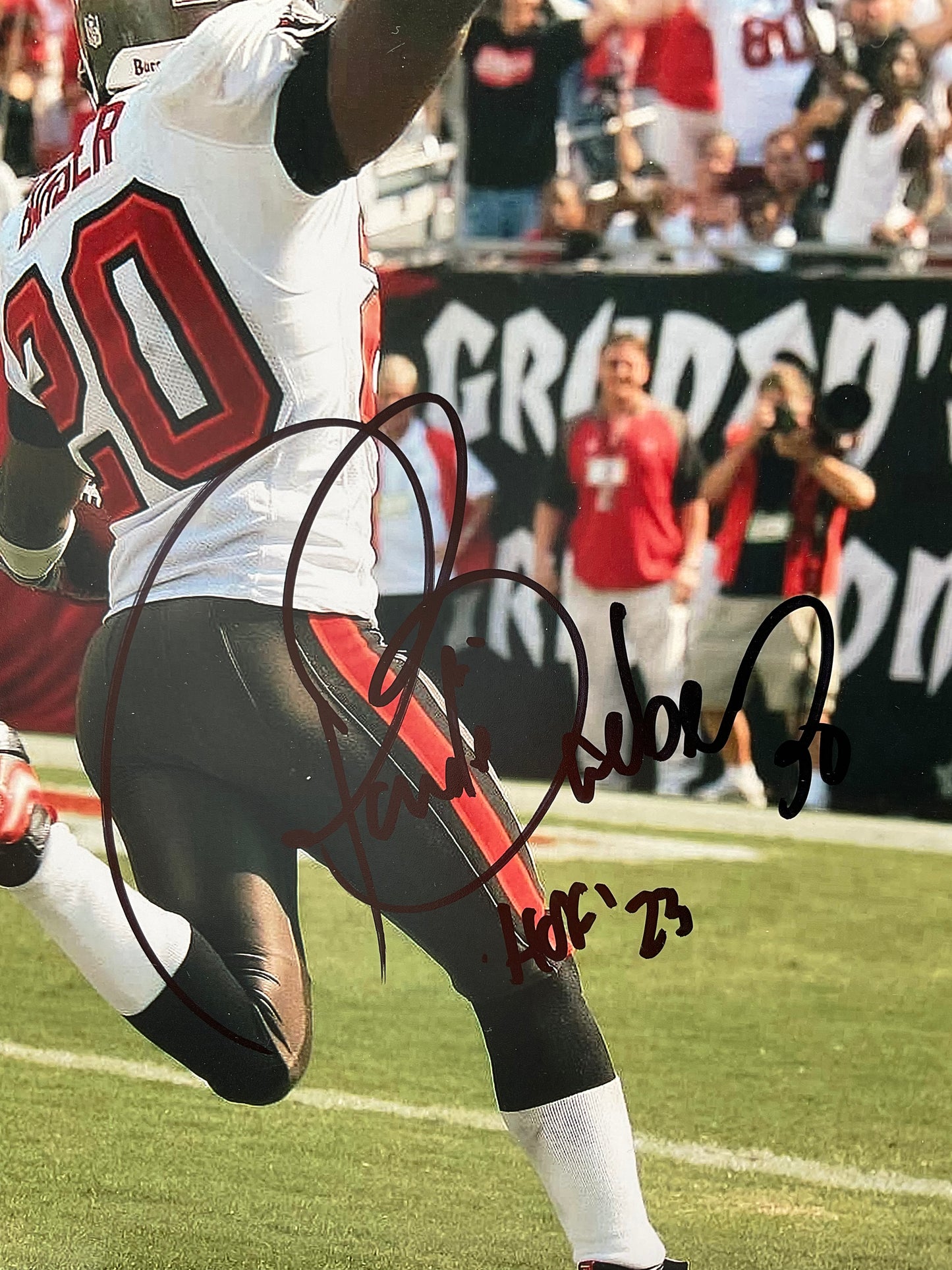 Ronde Barber Buccaneers signed photo 11x14 Beckett NFL