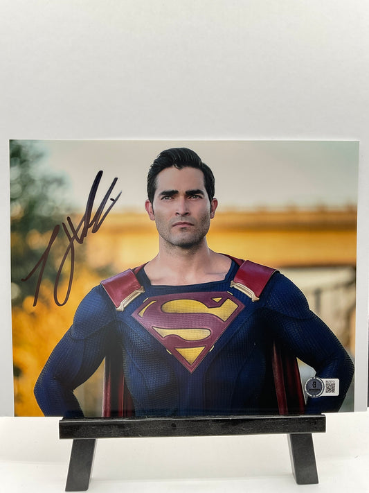 Tyler Hoechlin Superman signed Photo 8x10 Beckett