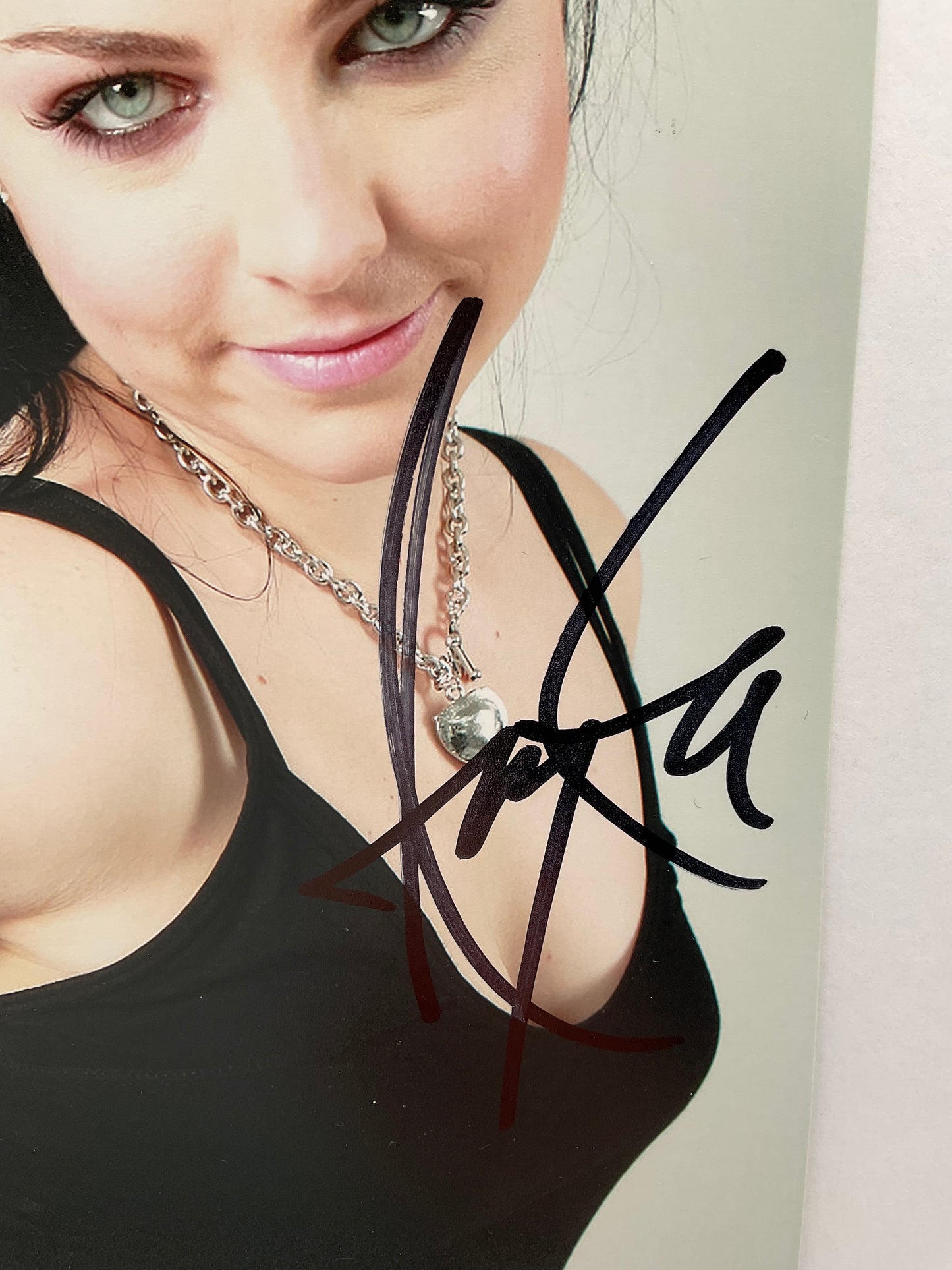 Amy Lee Evanescence signed photo 8x10 Beckett Music
