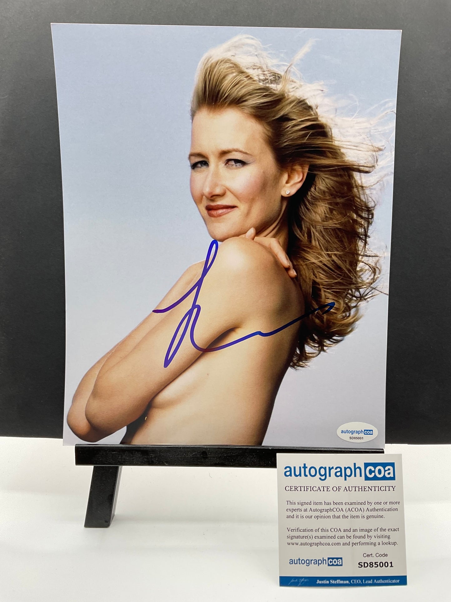 Laura Dern Jurassic Park signed photo 8x10 ACOA Sexy