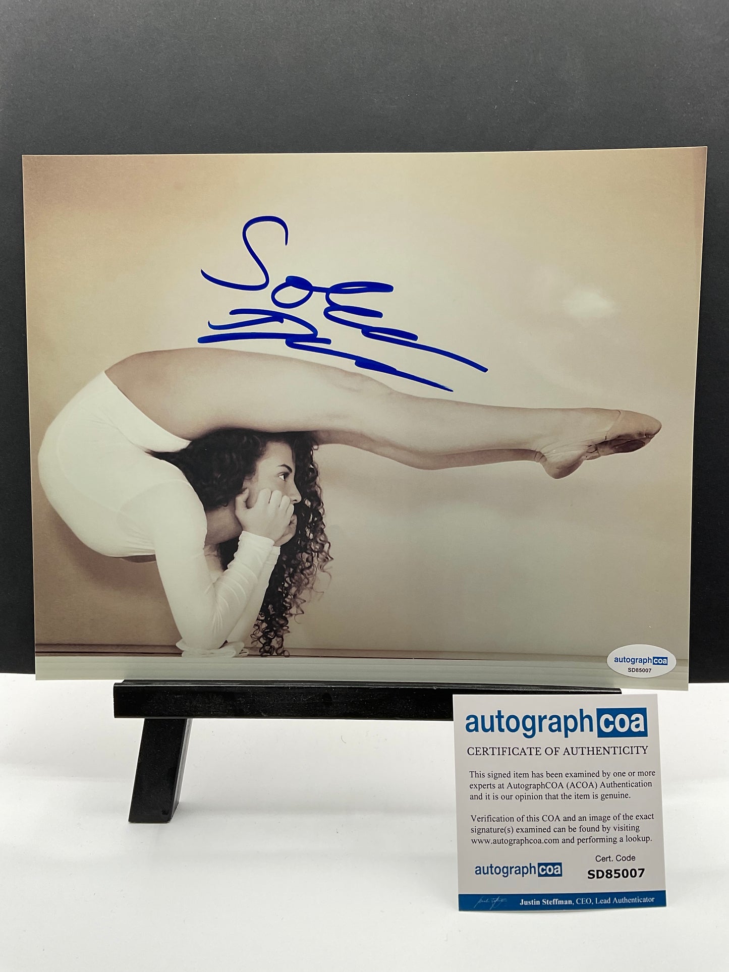 Sofie Dossi Influencer signed photo 8x10 ACOA