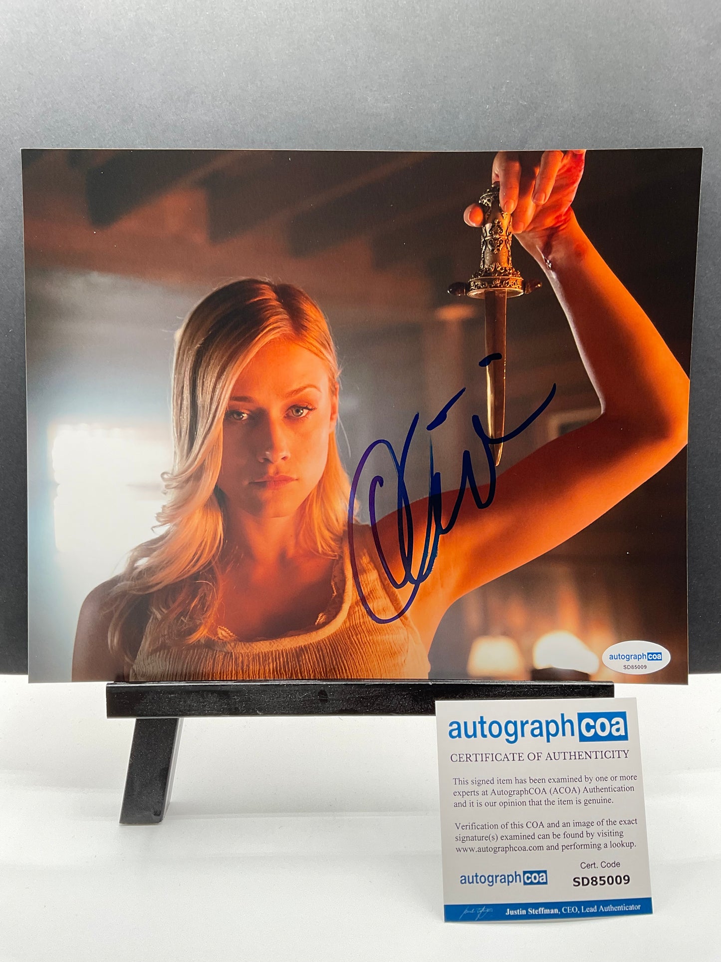Olivia Taylor Dudley The Magicians signed photo 8x10 ACOA