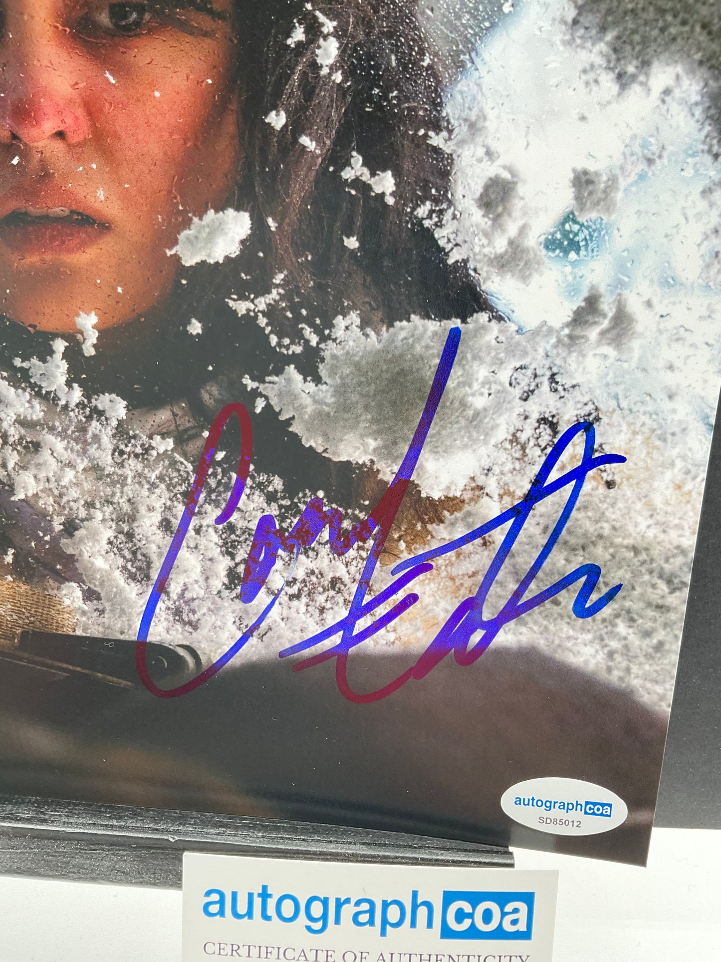 Courtney Eaton Yellowjackets signed photo 8x10 ACOA