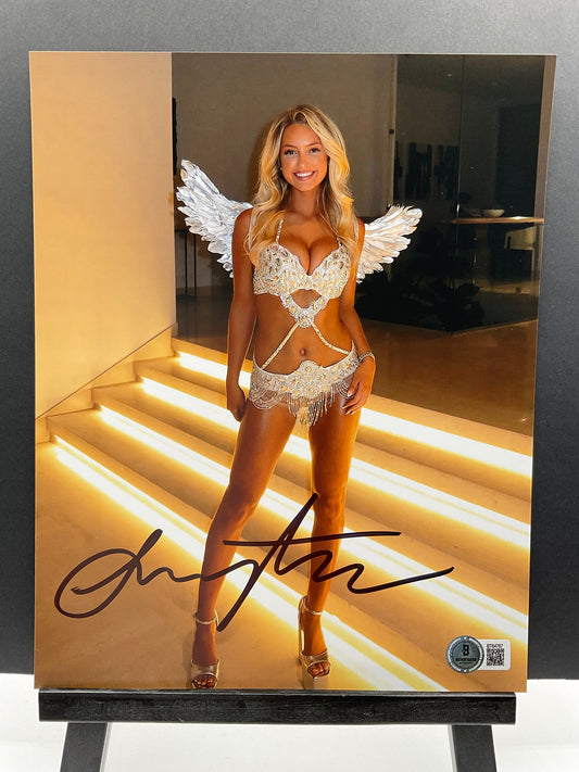 Sydney Thomas Sexy signed photo 8x10 Beckett Model