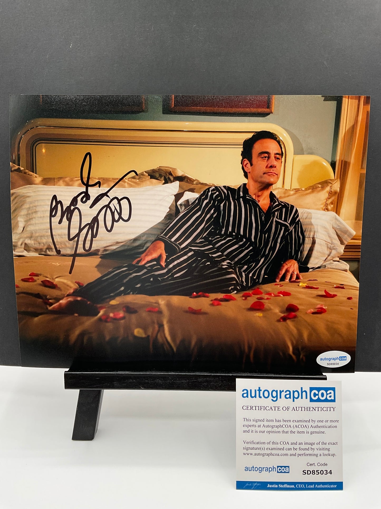 Brad Garrett Everybody Loves Raymond signed photo 8x10 ACOA
